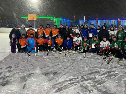 Сегодня на центральном катке прошел Рождественский турнир по хоккею на валенках среди мужских команд