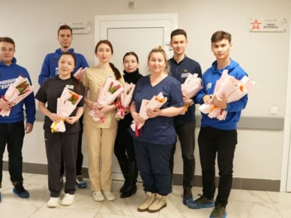 Молодогвардейцы Татарстана поздравили сотрудниц военного госпиталя