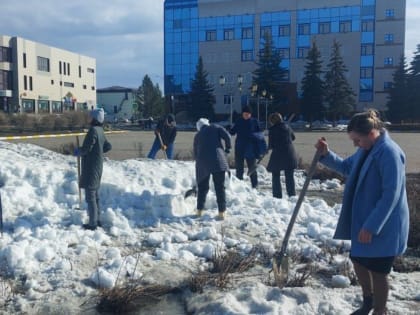 В Нурлате проходит первый в этом году субботник