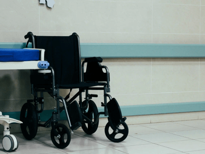 В Елабуге мужчина обвинил врачей в смерти матери и потребовал 20 млн рублей