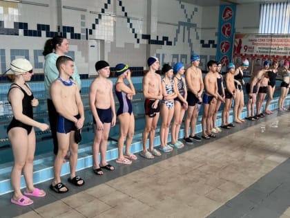 В Оздоровительном комплексе «Нептун» состоялись соревнования по плаванию.
