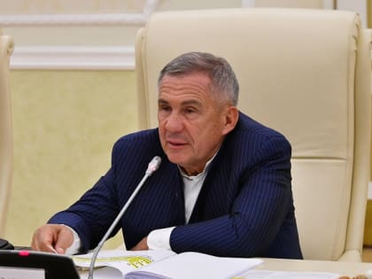 Раис Татарстана прибыл с рабочим визитом в Санкт-Петербург