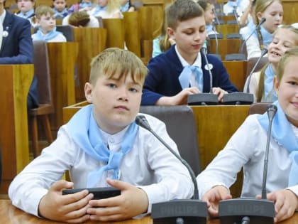 Нурлатским школьникам вручили награды в Госсовете Татарстана