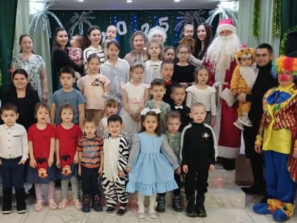 Новогодняя елка для детей