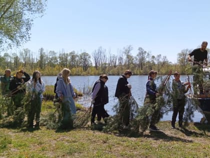 Школьники пришли на помощь рыбе: На Свияге установили 700 м нерестилищ