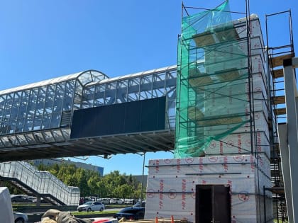 Лифт в надземном переходе на Оренбургском тракте запустят в течение месяца