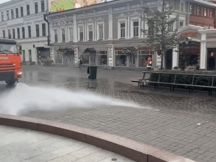 Утренние приготовления на улице Баумана в Вахитовском районе