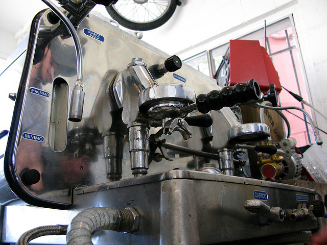 Faema E61 - prvi aparat za espresso na pumpu