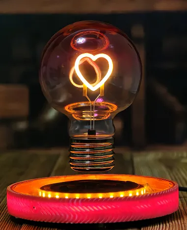 Heart shaped light bulb, Electrical outlet: UK-Tra