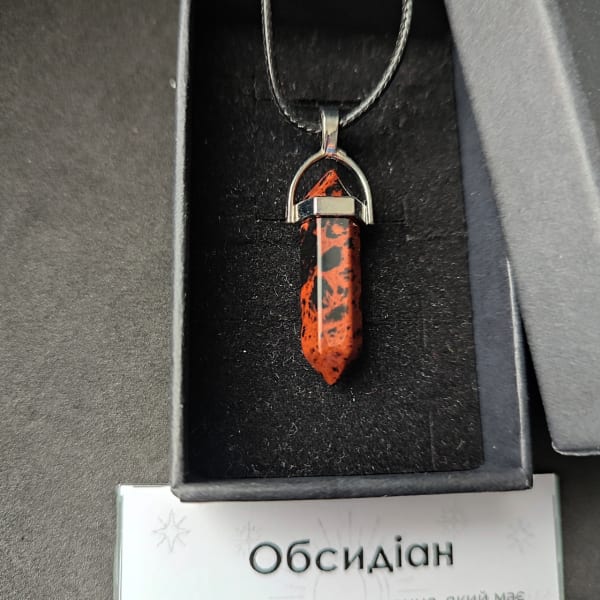 Кулон обсидіан натуральний камінь шестиграник на шнурку 65 см в подарунковій коробочці з вкладишем