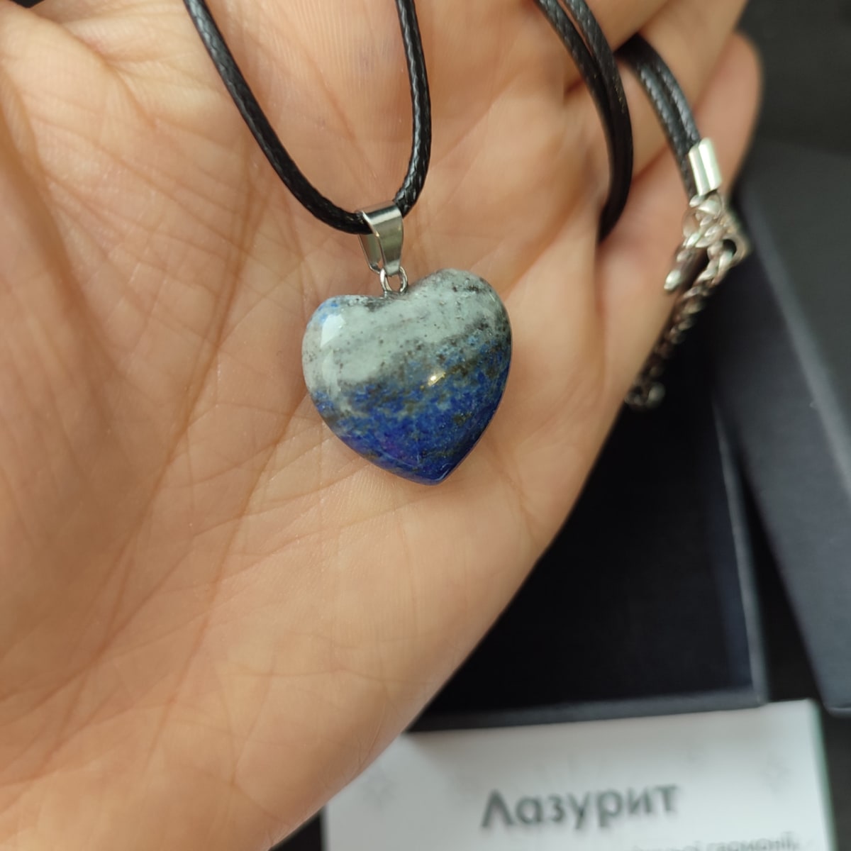 Кулон лазурит натуральний камінь сердечко на шнурку 45 см в подарунковій коробочці з вкладишем