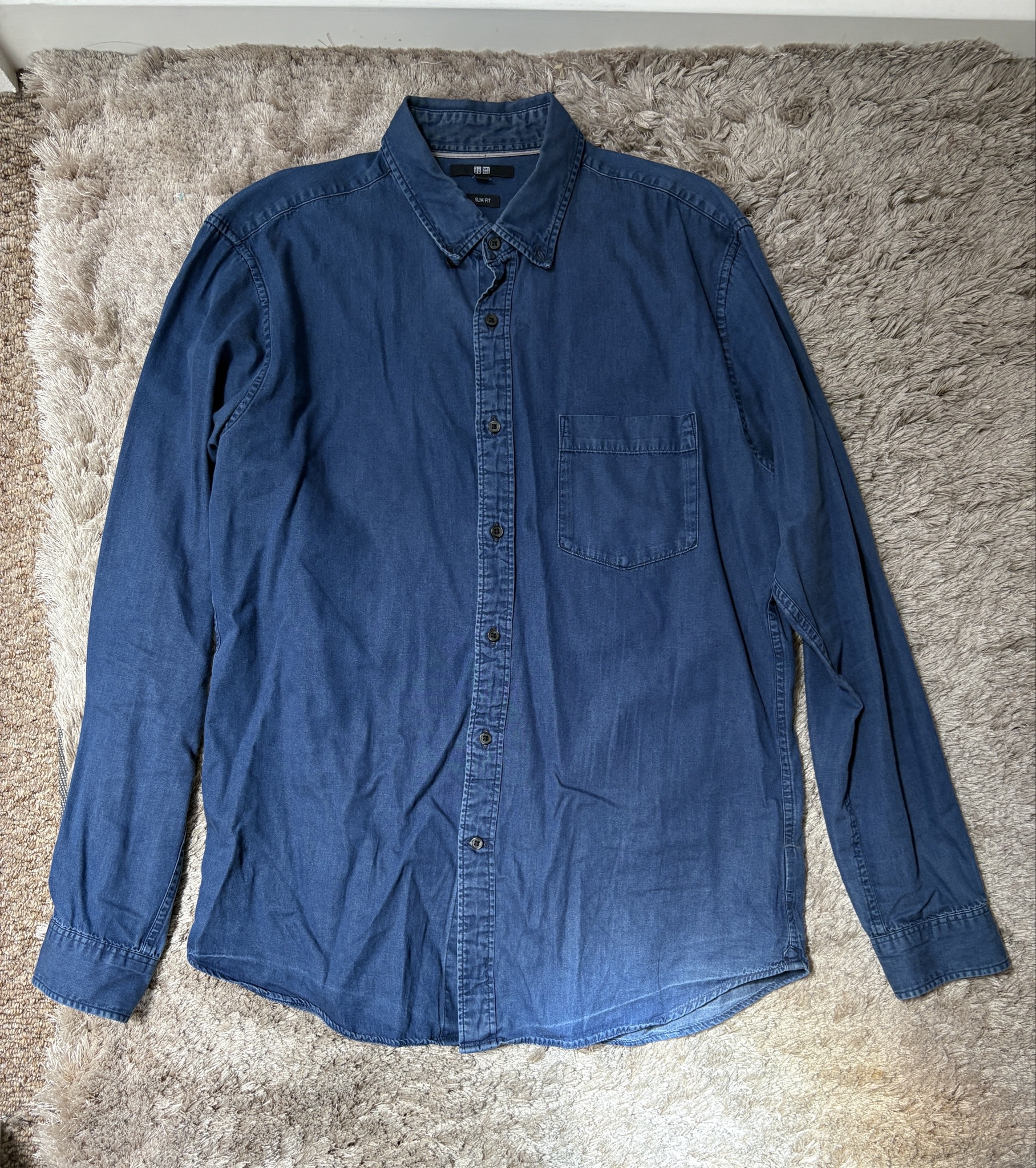 Uniqlo Men’s Slim Fit Chambray Shirt