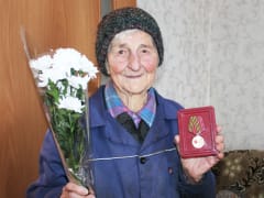 В Ачинском районе 15 тружеников тыла награждены юбилейными медалями в честь 80-летия Победы