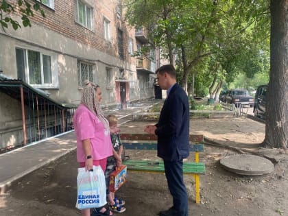 Илья Зайцев побывал в многодетной семье в рамках федеральной партийной акции «Собери ребенка в школу»