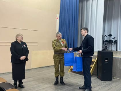 В День памяти воинов-интернационалистов молодогвардейцы провели встречу ветеранов боевых действий с молодежью