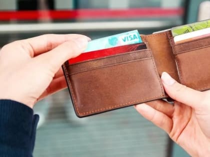 Житель Железногорска нашёл в магазине обронённый кошелёк и сдал в полицию