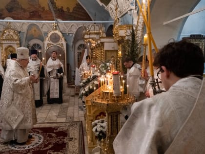 Правящий архиерей совершил всенощное бдение в Покровском кафедральном соборе города Красноярска