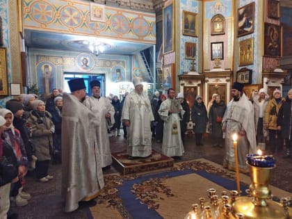 Митрополит Пантелеимон совершил Божественную литургию в Казанском кафедральном соборе Ачинска