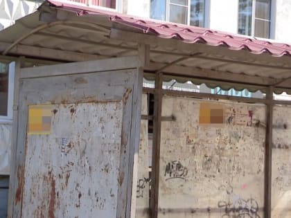 В нарушение закона на остановках общественного транспорта появились агитационные материалы