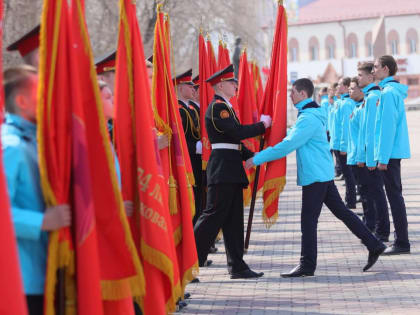 Лучшим школьным музеям вручили копии Красных знамен Великой Отечественной войны