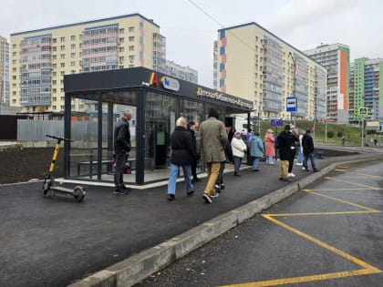 В Красноярске открыли 10 новых тёплых остановок для пассажиров