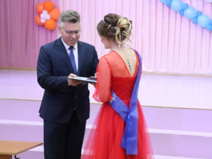 Заместитель начальника Отдела МВД России по г. Норильску поздравил выпускников