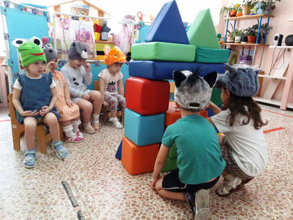 Маленькие ПЧЁЛКИ в сказке Теремок