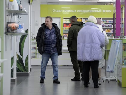 Соцработники будут получать лекарства в аптеках для своих подопечных без очереди