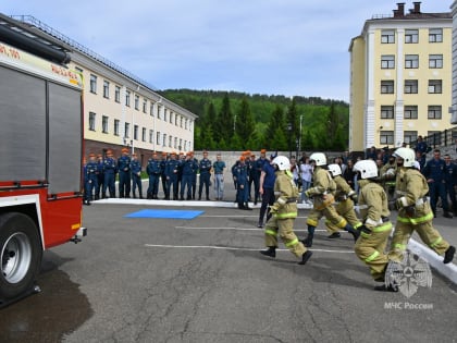 В академии определили лучшую команду по боевому развёртыванию