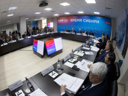 Краевые депутаты работают на площадках КЭФ-2023