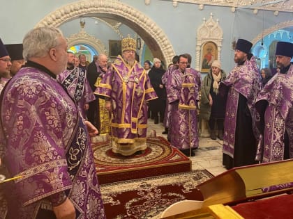 Правящий архиерей совершил всенощное бдение в красноярском Покровском кафедральном соборе