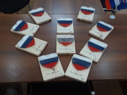 Региональная приемная и партактивисты подготовили подарки женщинам - волонтерам