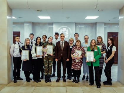 «Вместе справимся с любыми трудностями»: спикер парламента поблагодарил красноярских студентов-волонтеров за помощь участникам СВО