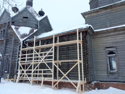 В деревне Барабаново Красноярского края началась установка строительных лесов, необходимых для проведения реставрации Церкви Параскевы Пятницы