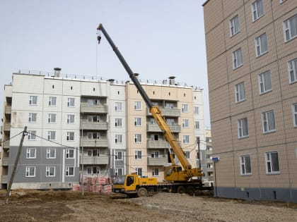 Спикер краевого парламента проверил строительство нового микрорайона в Лесосибирске