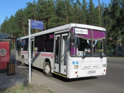 В Красноярске женщина выпала из автобуса