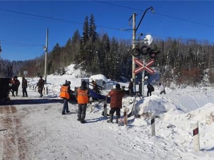 Тепловоз столкнулся с внедорожником на юго-востоке Красноярского края