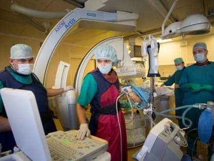 Красноярские хирурги имплантировали клапаны в сердце трем подросткам и одному пенсионеру