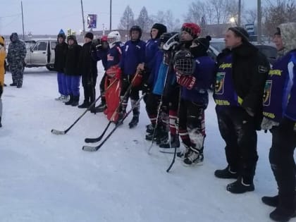 В поселке Глядень Назаровского района состоялся турнир по хоккею на кубок  Деда Мороза