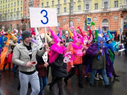 Норильские молодогвардейцы поддержали детский карнавал «В городе – театр!»