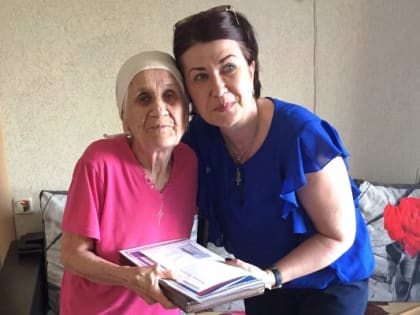 В Советском районе партийцы поздравили труженицу тыла с 90-летием