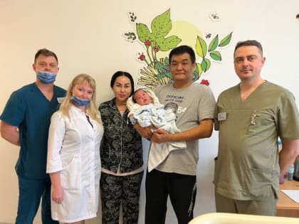 Детские кардиохирурги Красноярска спасли новорожденного малыша из Монголии
