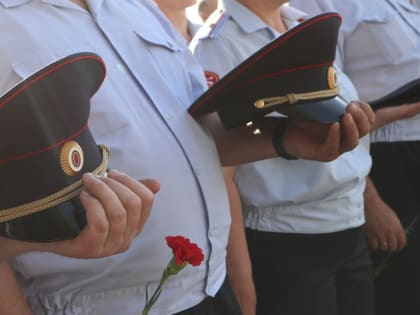 В Красноярске сотрудники Росгвардии почтили память погибших