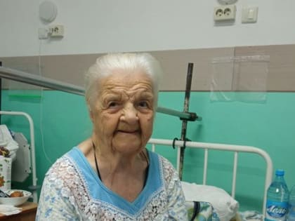 Ачинские травматологи успешно провели эндопротезирование тазобедренного сустава 95-летней пациентке