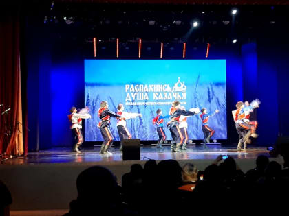 Ачинский священник приветствовал участников конкурса казачьей песни