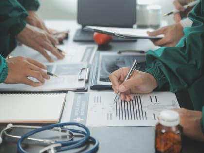 Более 350 выпускников медицинских вузов устроились на работу в медучреждения Красноярского края этой осенью