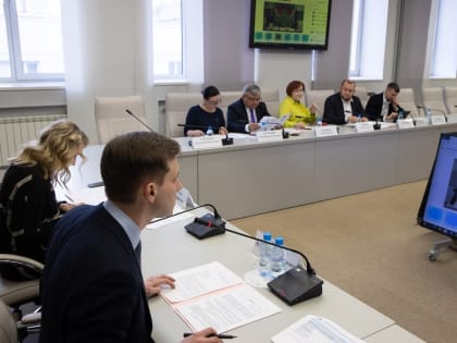 Парламентарии обсудили проблемные вопросы по предоставлению социальных выплат медикам в крае