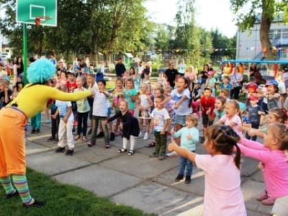 В рамках партпроекта «Городская среда» в Ачинске продолжаются праздники дворов
