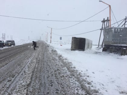 Из-за метели в Норильске опрокинулся пассажирский автобус