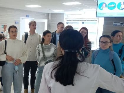 В красноярской поликлинике №5 прошла экскурсия для ординаторов медицинского университета
